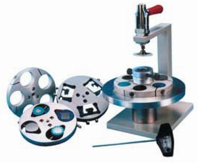 Sample leveling plate & clamping sample holder central press